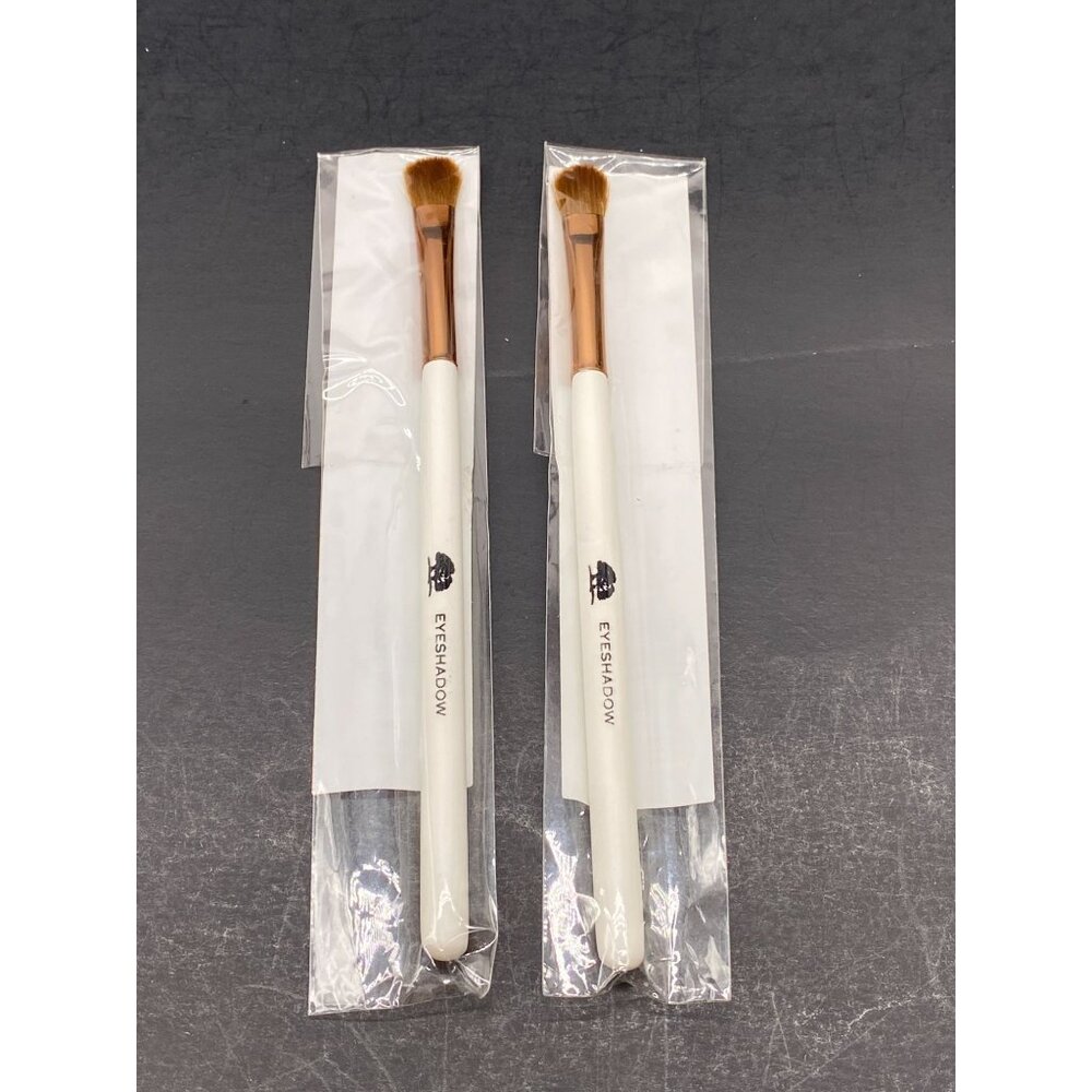 2 Origins Eyeshadow Placement Brush